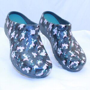 Dansko Size 9 / 40 Gray Pink White KANE Camo EVA Slip On Comfort Clog